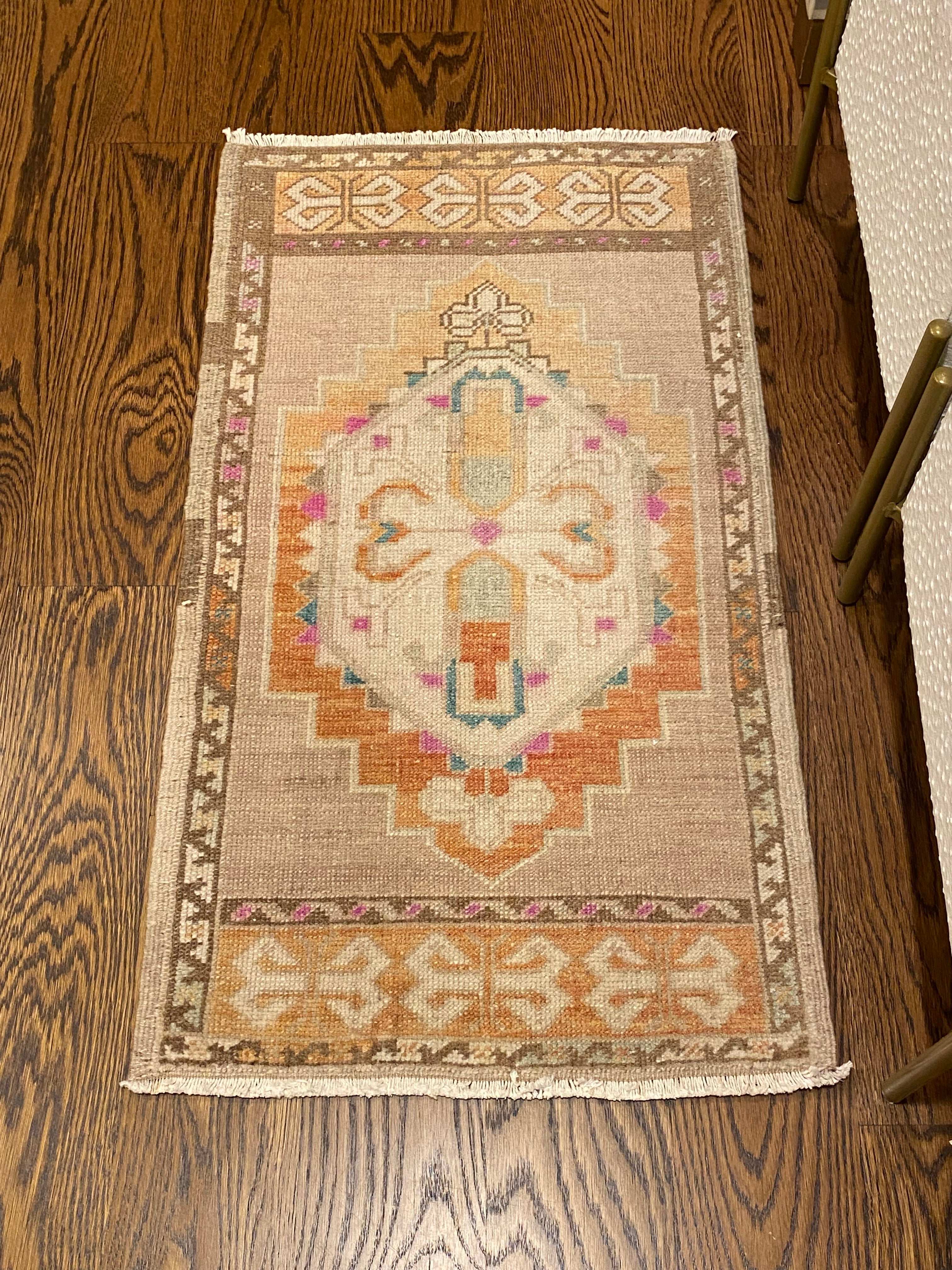 1’8”x2’11” Oushak Mat