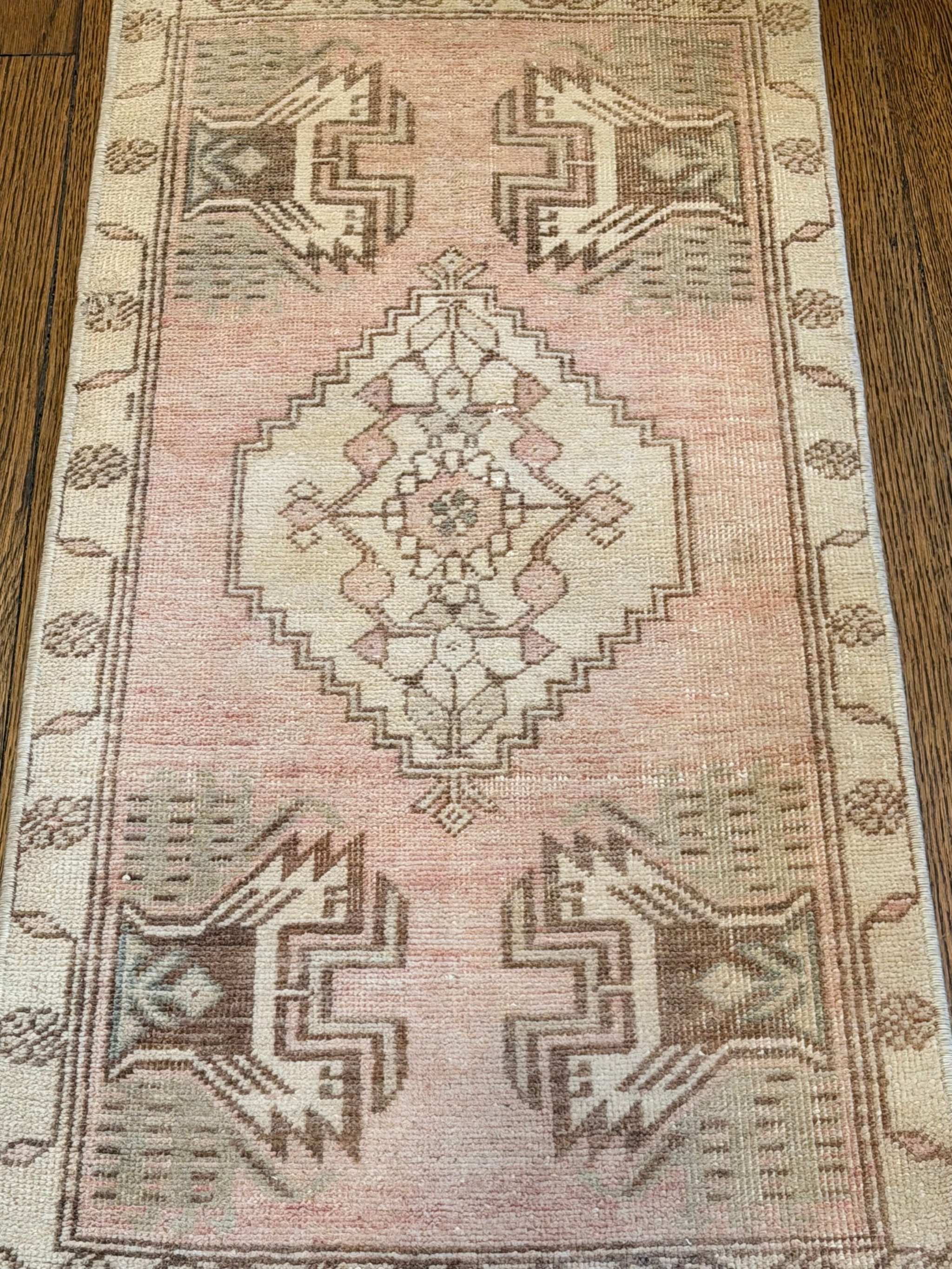 1’6”x3’8” Oushak Mat