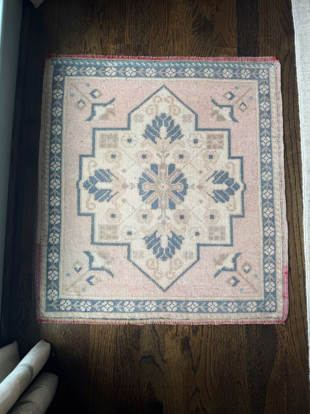 2’ x 2’2” Square Mini