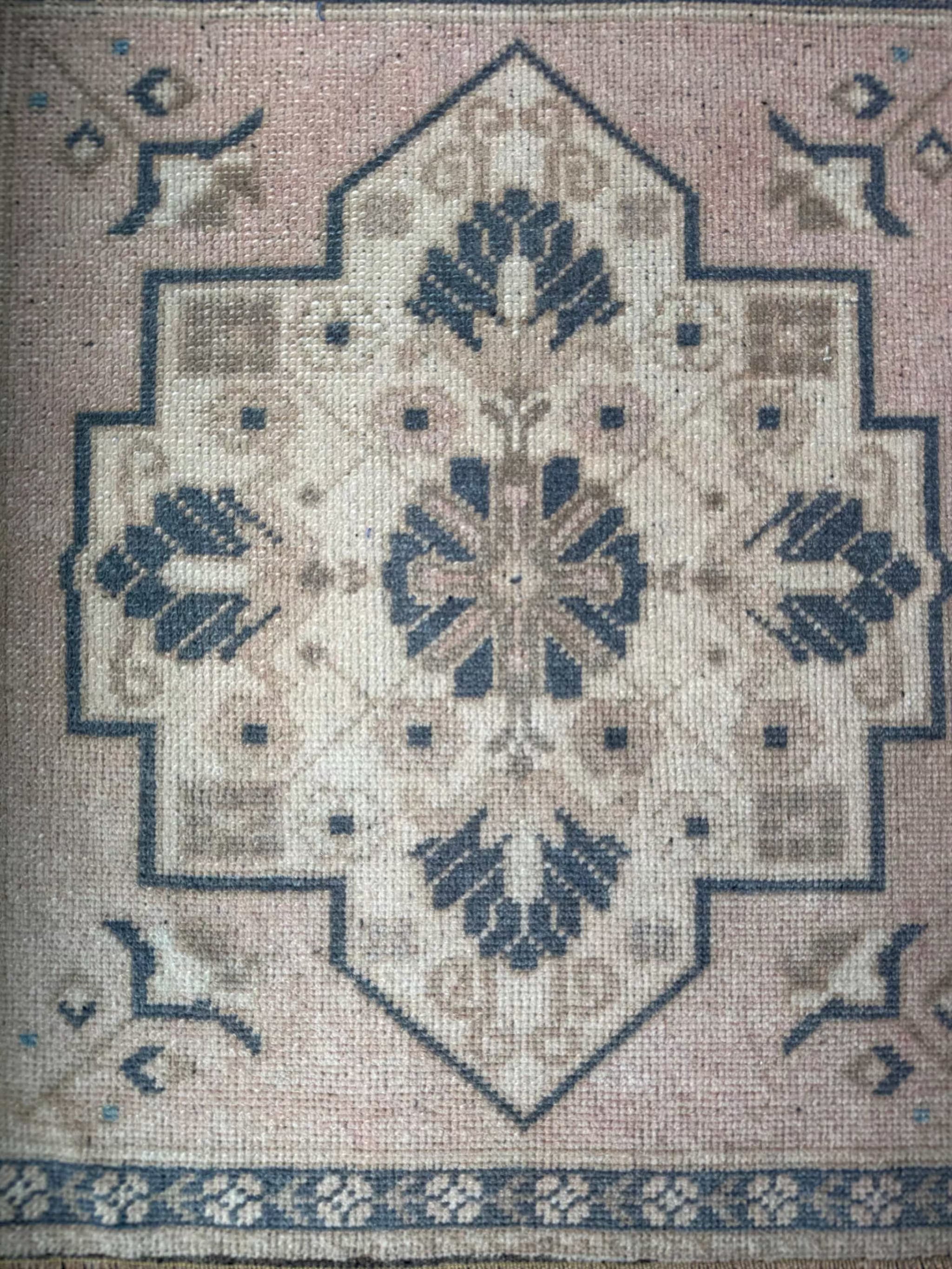2’ x 2’2” Square Mini