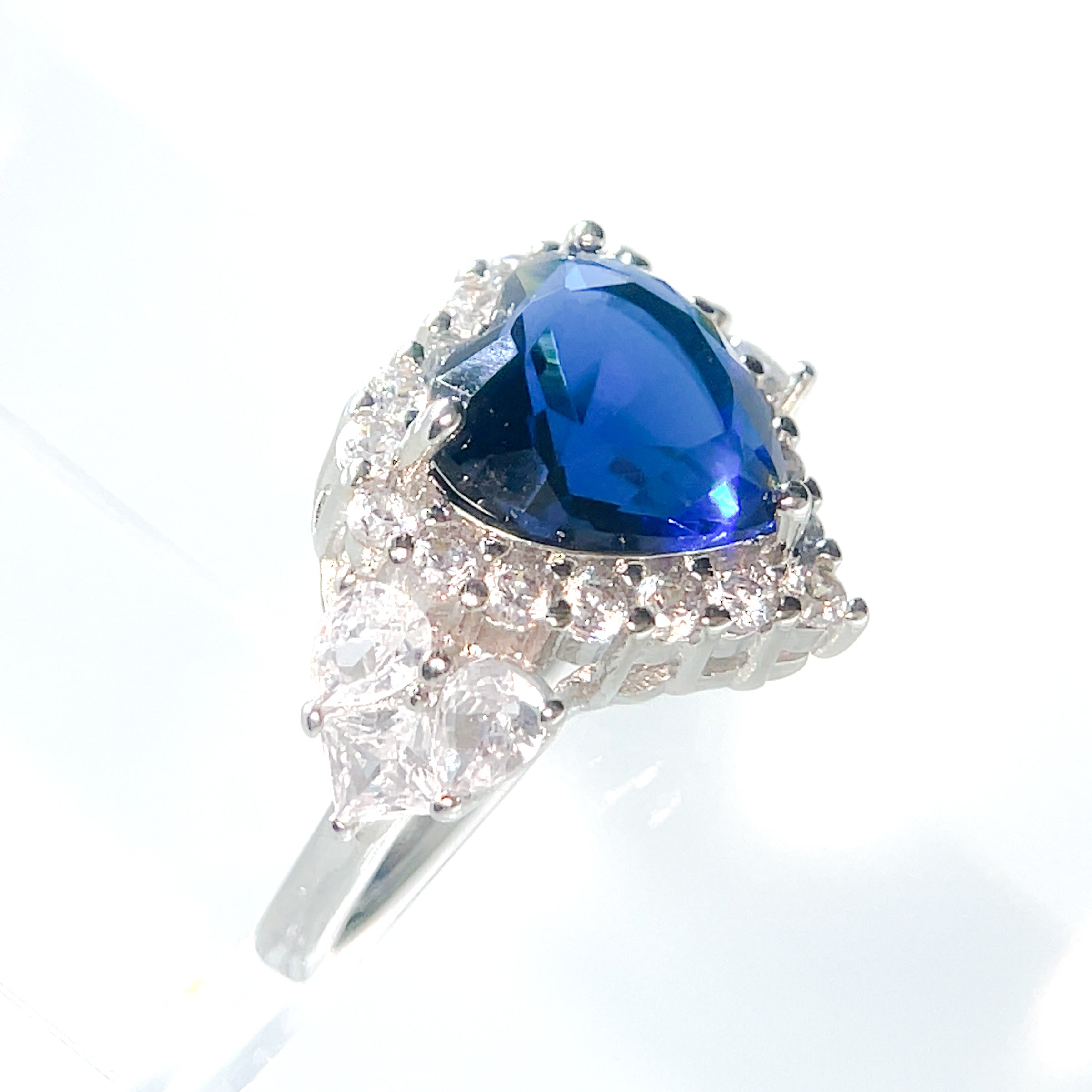 Brittania Ring