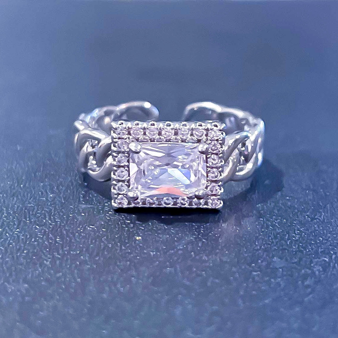 Versalius Cuban Chain Ring