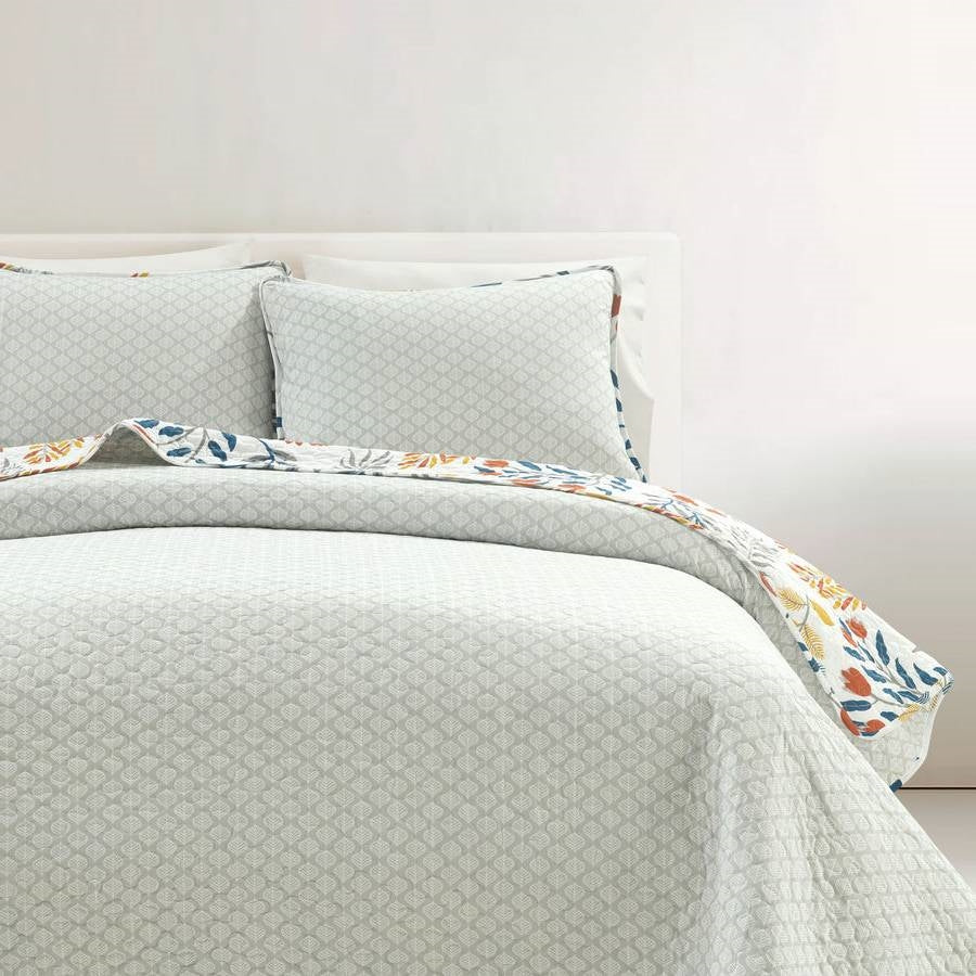 King/CAL King 3 Piece Botanical Floral Lightweight Quilt Set