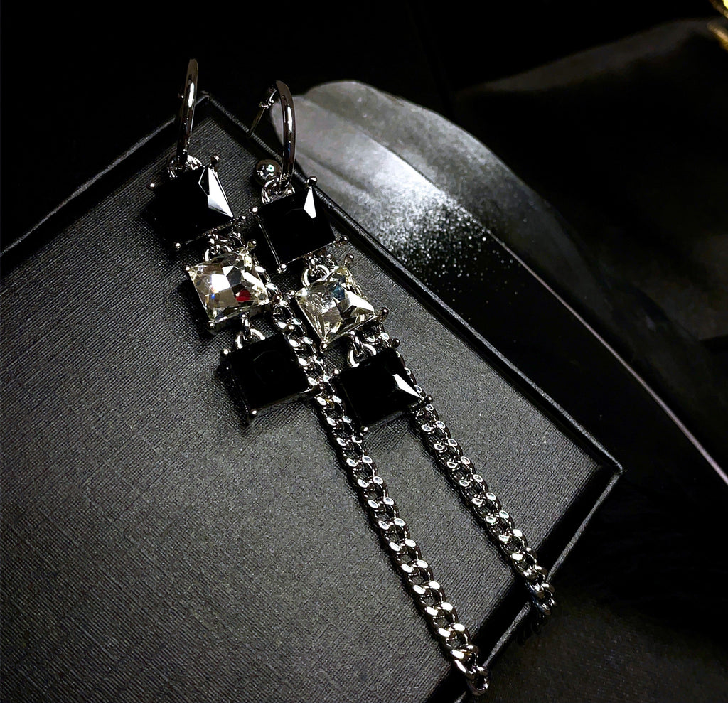 Cool Girl - Black & Silver Chain Earrings
