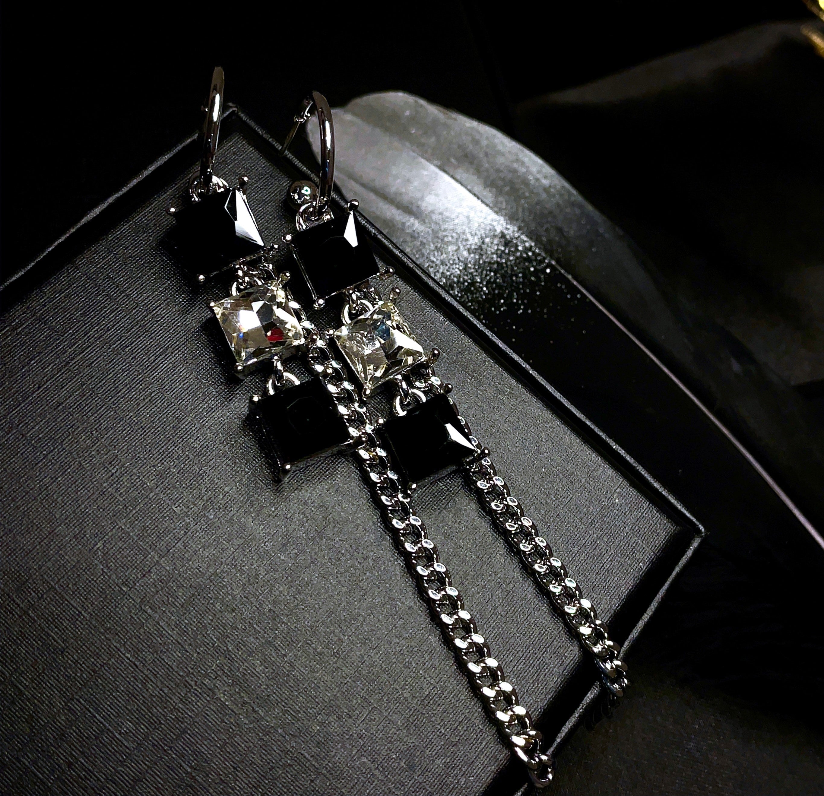 Cool Girl - Black & Silver Chain Earrings