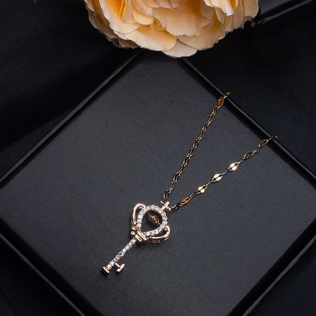 *Throbbing* Crown Key Necklace