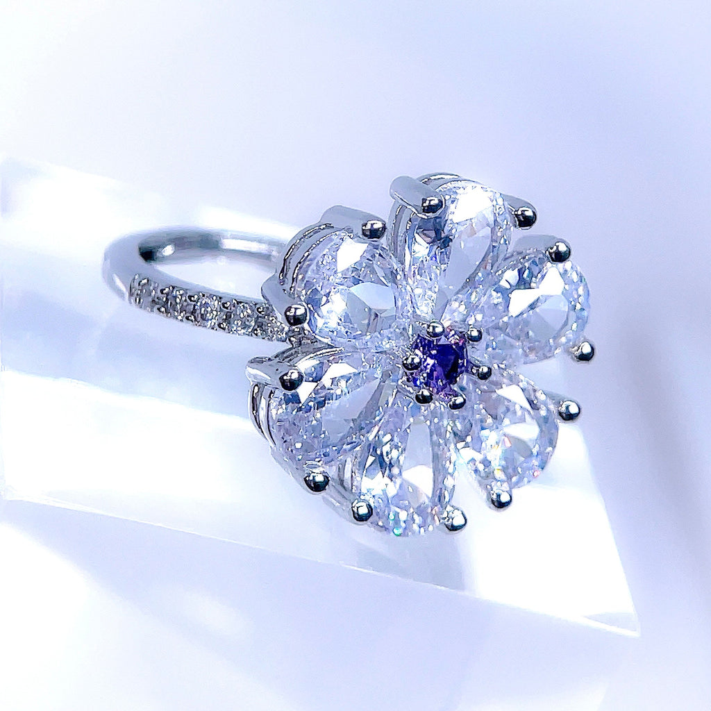 Mika - Crystal Flower Ring