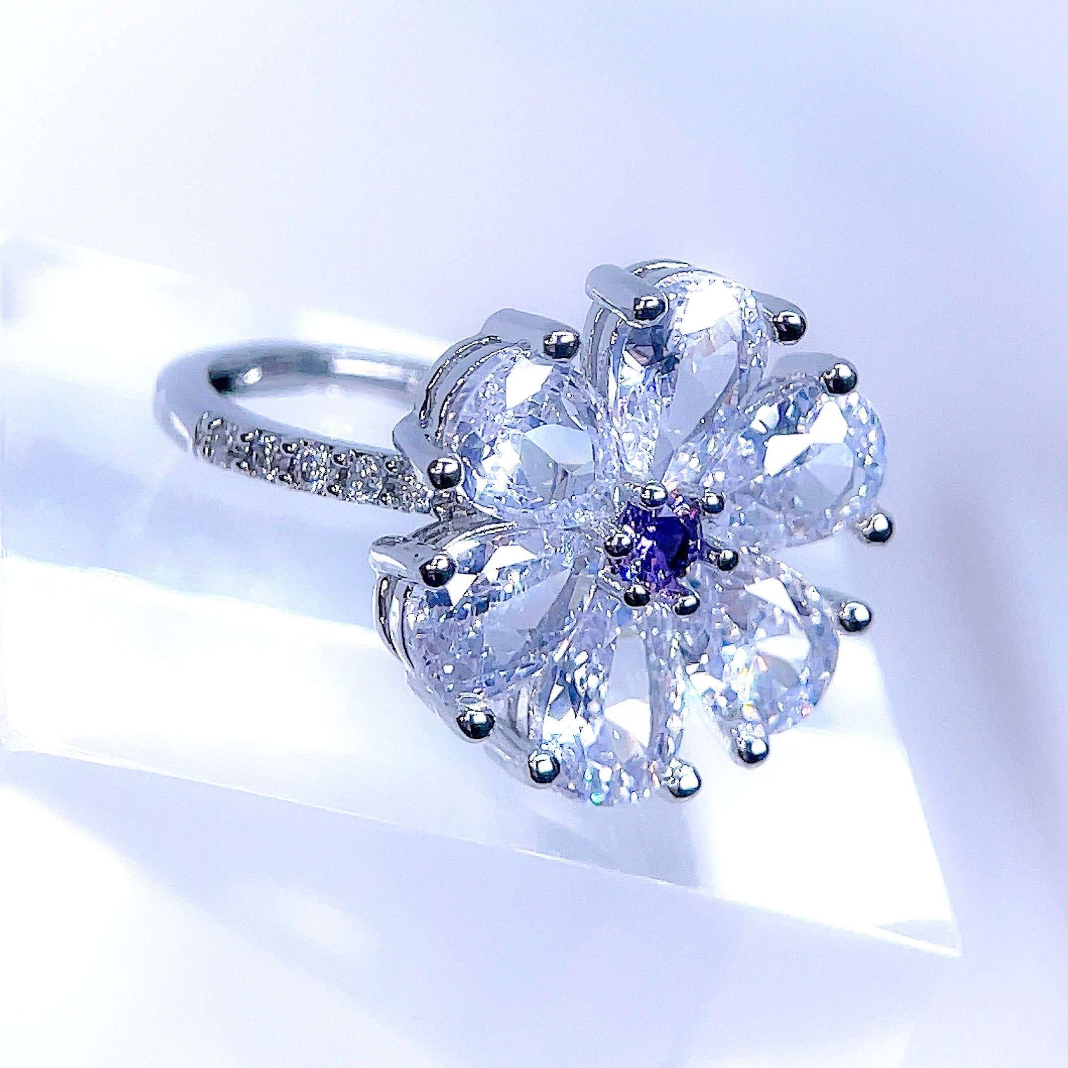 Mika - Crystal Flower Ring