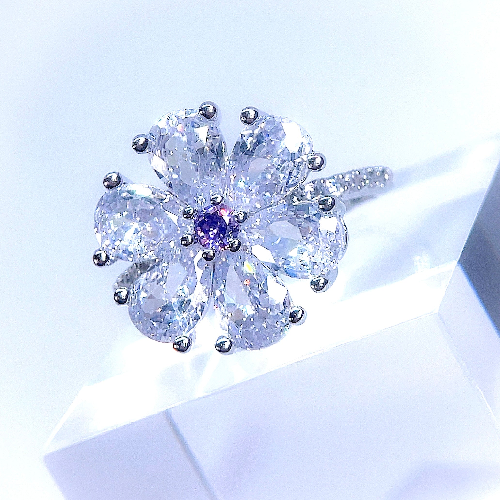 Mika - Crystal Flower Ring